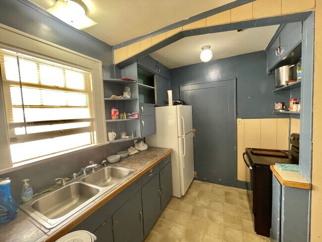 Building Photo - 1729 11th Ave