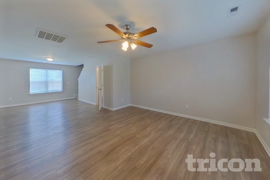 Building Photo - 9514 Parkridge Dr