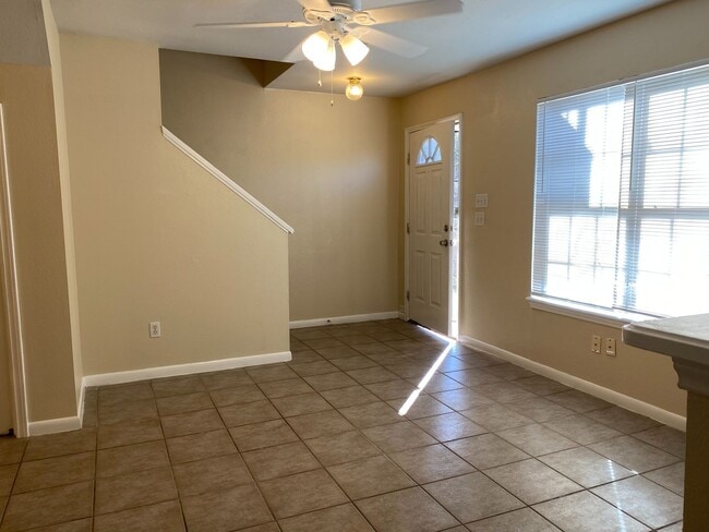 Building Photo - 7545 Windsor Oaks