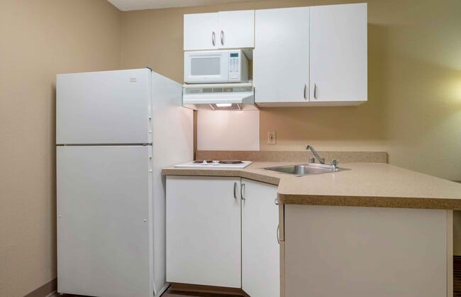 Building Photo - Furnished Studio-Chicago - Schaumburg - I-90