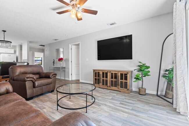 Building Photo - Ready to move in!