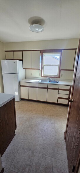 Building Photo - 300 Shane Ct