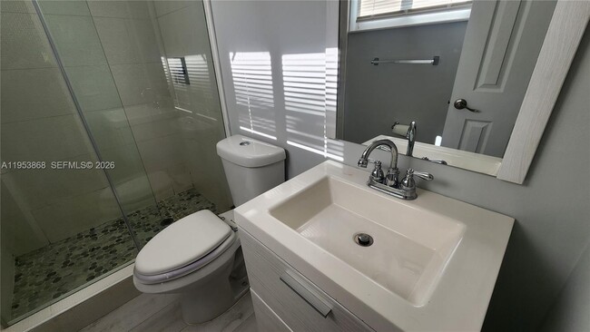 Building Photo - 981 Hillcrest Ct