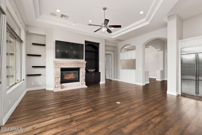 Building Photo - 9901 E Edgestone Dr
