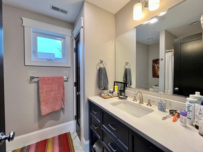 Building Photo - 9 Sherman St