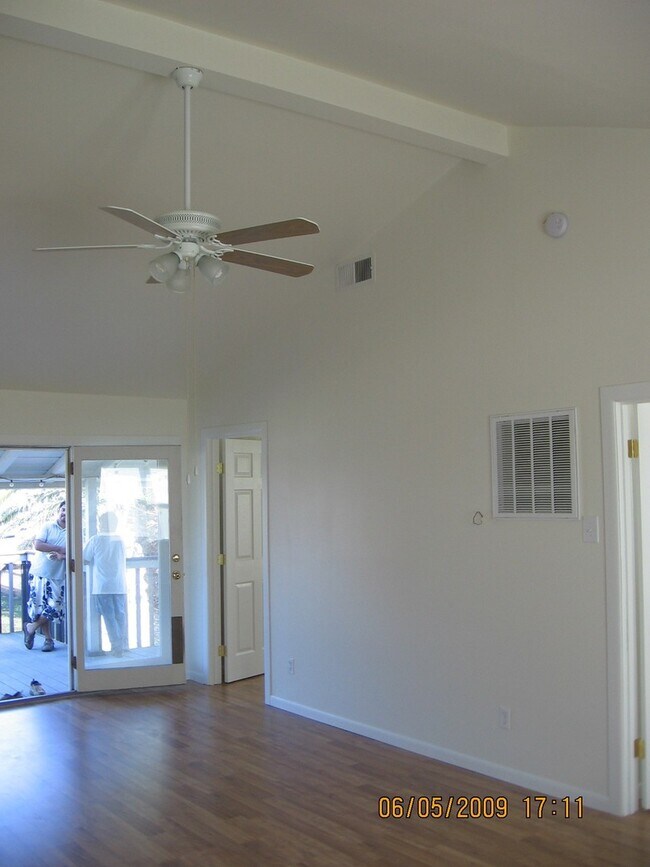 Building Photo - Jamaica Beach Home Walk to the Beach