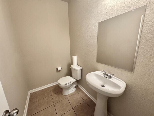 Building Photo - 13512 Kearns Dr