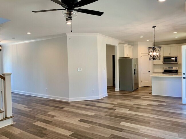 Building Photo - 821 Trinity Pk Dr