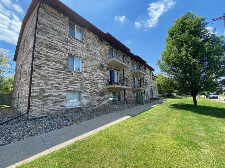 Building Photo - Blue Spruce Apartments