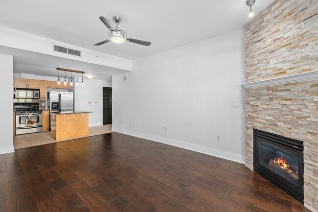 Building Photo - 1240 India St