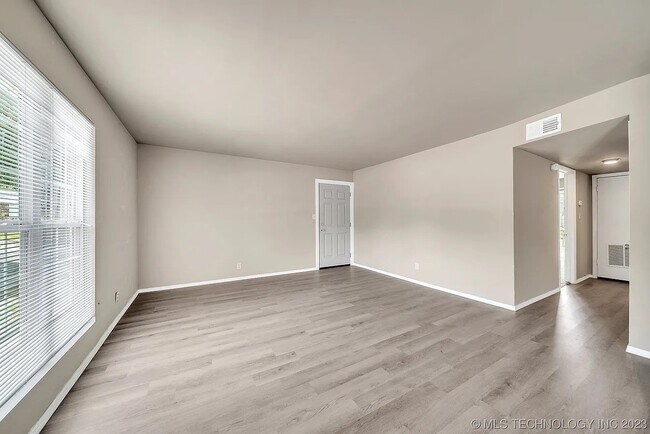 Building Photo - 6806 S Toledo Ave