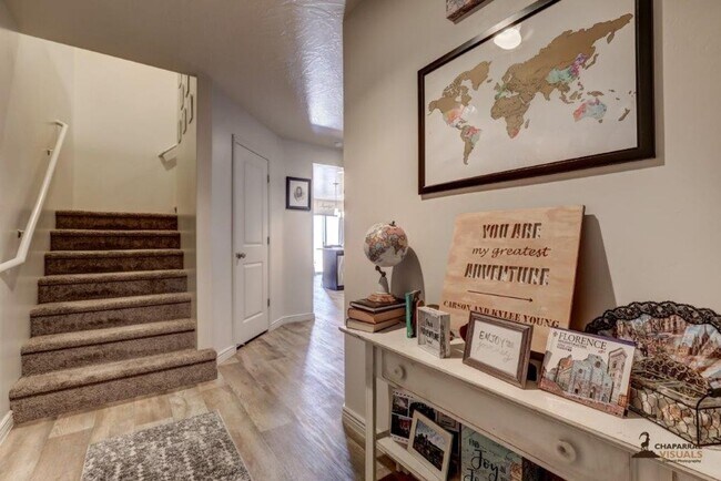 Building Photo - Pet Friendly: 3 Bedroom Fossil Hills Townhome With 2 Car Garage