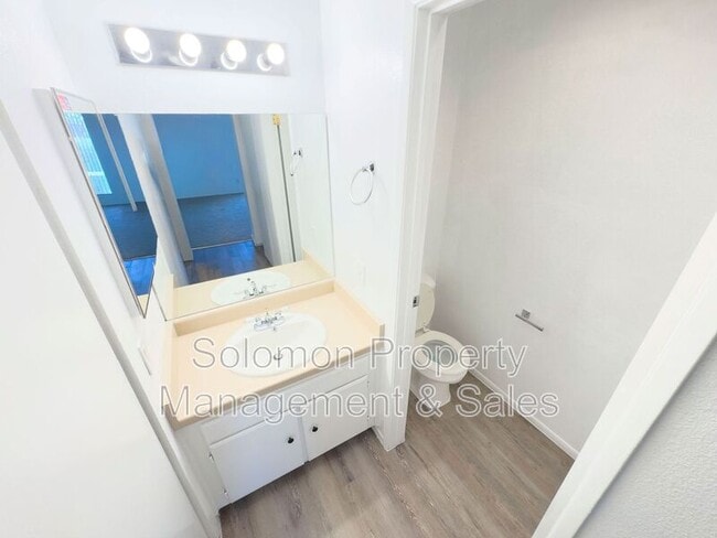 Building Photo - 529 Sandalwood Pl