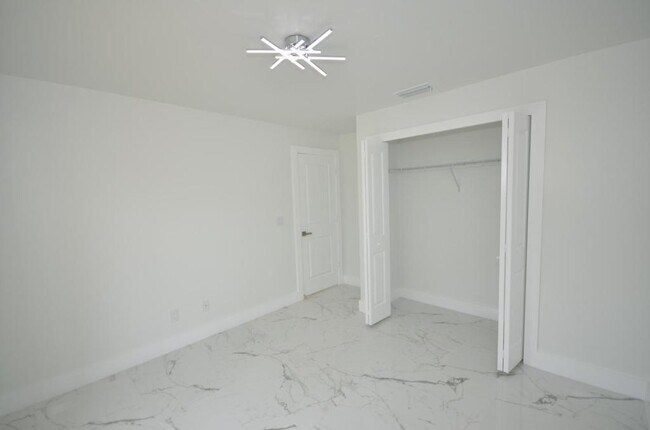 Building Photo - 1132 Edelweiss St E