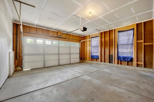 Building Photo - 1574 Millbrook Dr