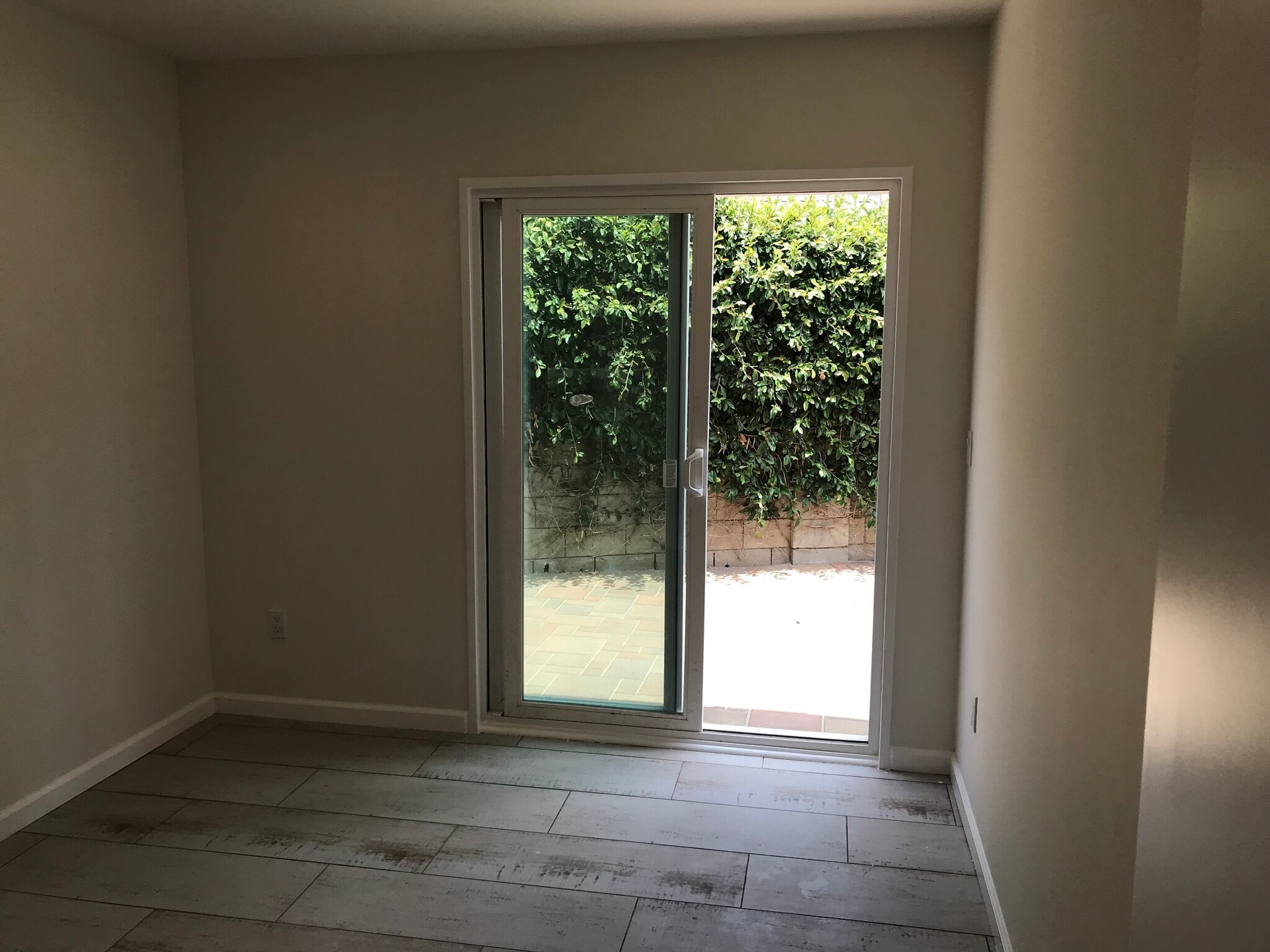 Building Photo - 10166 Petit Ave