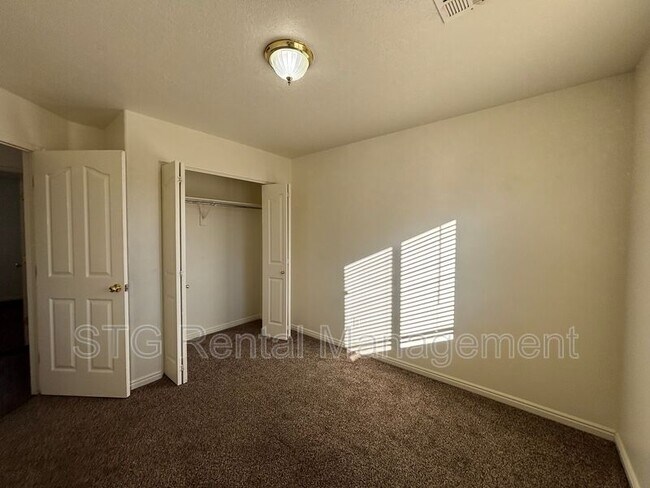 Building Photo - 773 S 220 E Cir