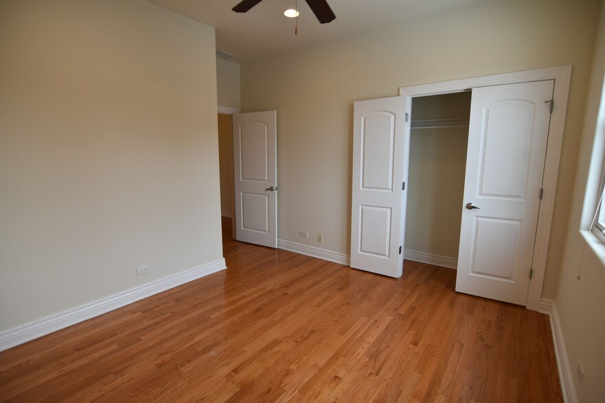 Building Photo - 5140 N Clark St