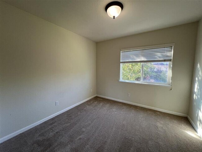 Building Photo - 2249 Zittel Dr