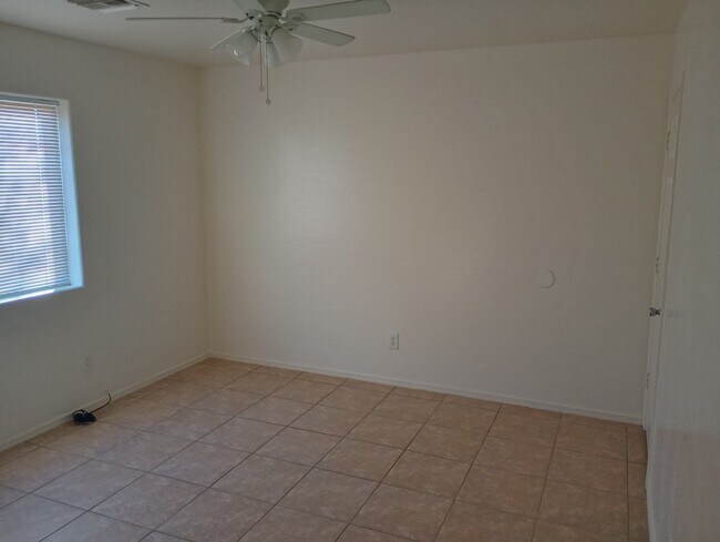 Building Photo - N Montezuma Dr