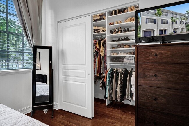 Building Photo - 446 NE 2nd Ave