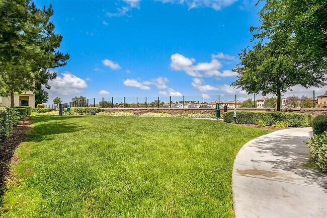 Building Photo - 1875 Baudouin Pl