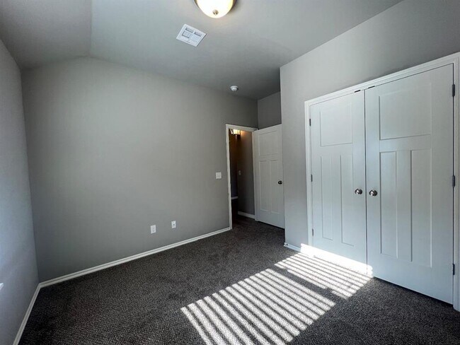 Building Photo - 8722 SW 40th Ter