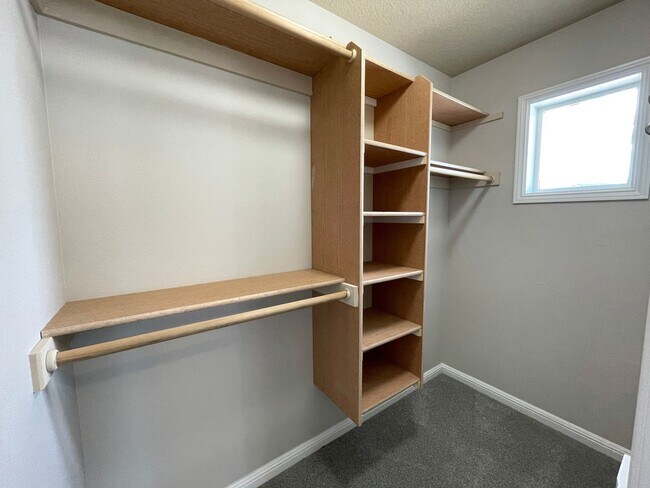Building Photo - Lovely St Johns Home with Attached Garage,...