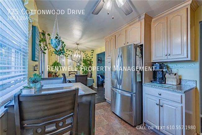 Building Photo - 725 Cottonwood Dr