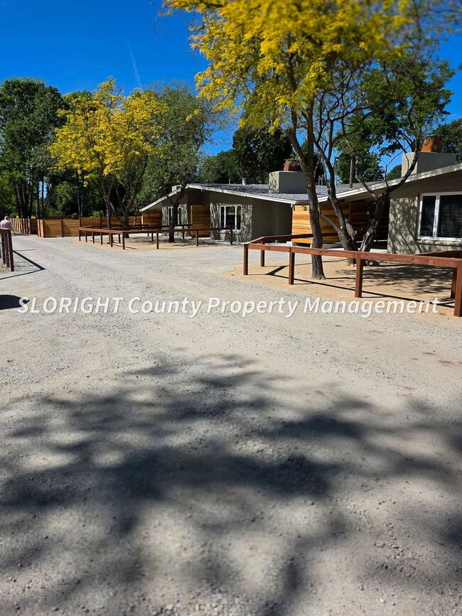 Building Photo - AVAILABLE APRIL - 1 bed, 1 bath renovated units in Atascadero (Santa Margarita)