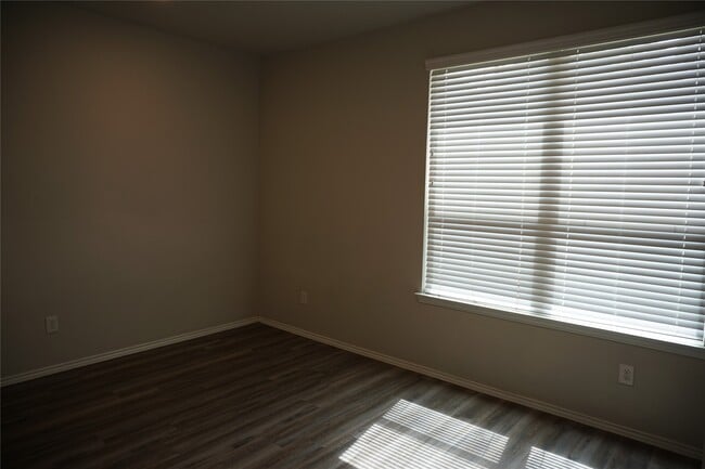 Building Photo - 10197 Barberry St