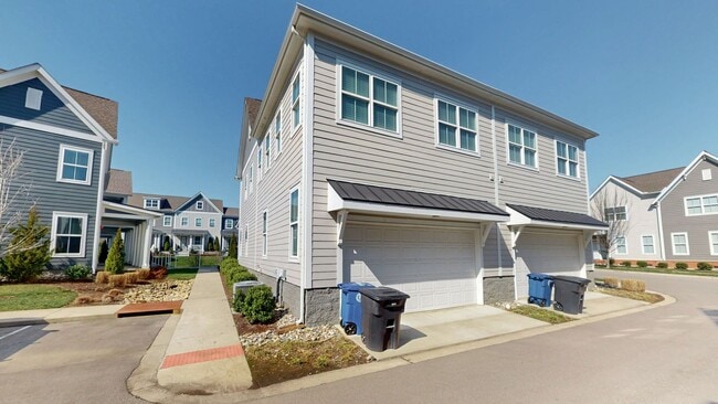 Building Photo - Sleek 3BR Stunner Near Historic Downtown Franklin