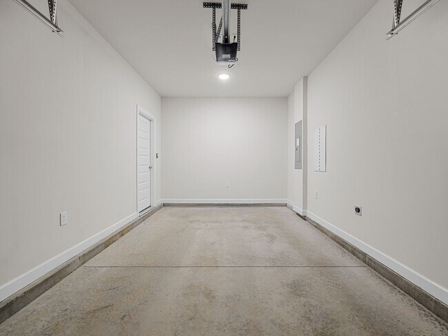 Building Photo - Modern Comfort Meets Southern Charm – New ...