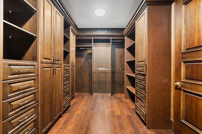 Building Photo - 16047 Collins Ave