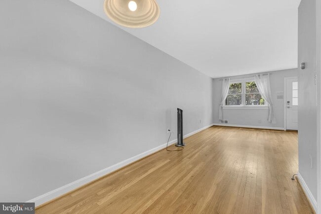 Building Photo - 38 E Rosemont Ave