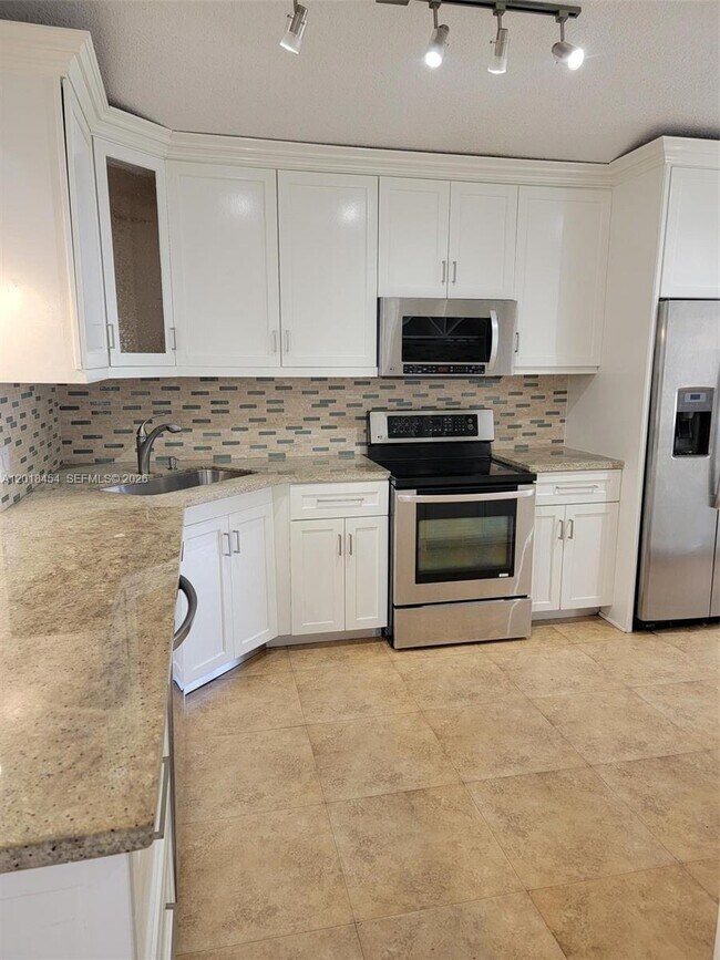 Building Photo - 14115 Langley Pl