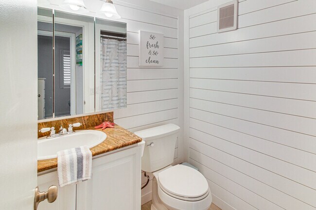 Building Photo - 9860 Leeward Ave