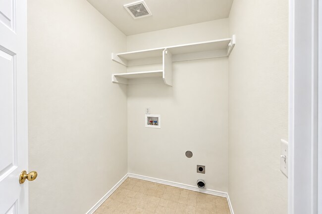 Building Photo - 3 Bed / 2 Bath Home on Quiet Cul-de-Sac
