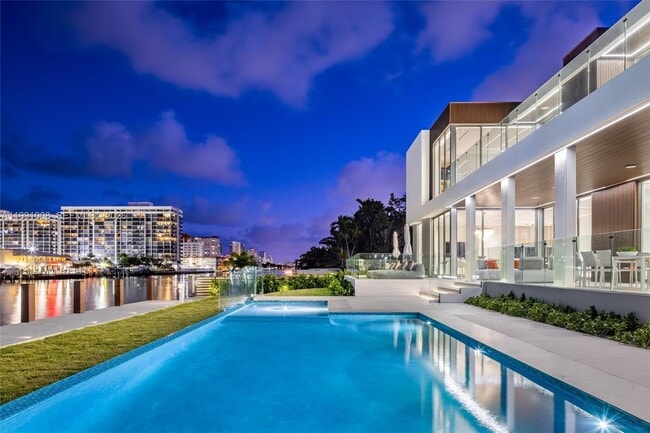 Building Photo - 503 Palm Dr