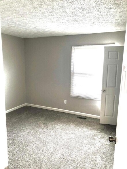 Building Photo - 5700 Crossing Ct