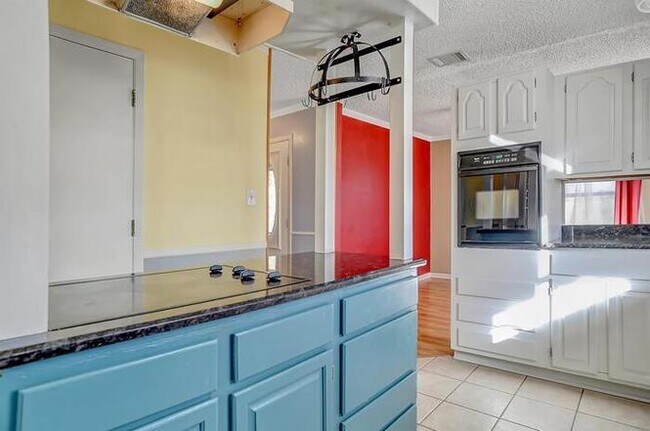 Building Photo - 1704 Frog Pond Rd