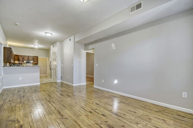 Building Photo - Beautiful 3 Bed- 1 bath (Lower Unit) in Great Location! Move in Ready! $250 off 1st months rent!