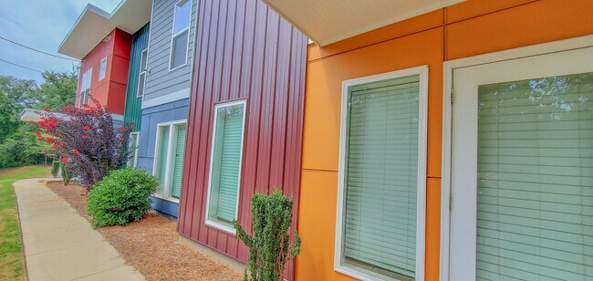 Building Photo - Luxury Student Living- 4BR/4BA Townhome Near UGA (Available Fall 2026)