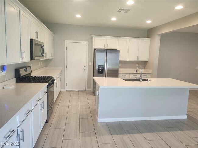 Building Photo - 9897 W Oleta Ave