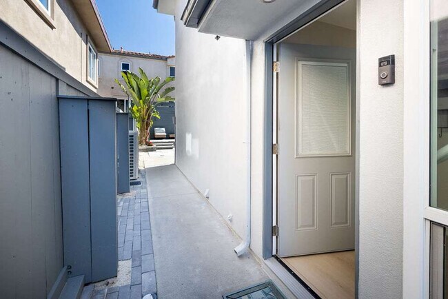 Building Photo - 3460 Carlsbad Blvd