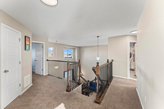 Building Photo - Beautiful 5-Bedroom, 4-Bathroom Home with ...
