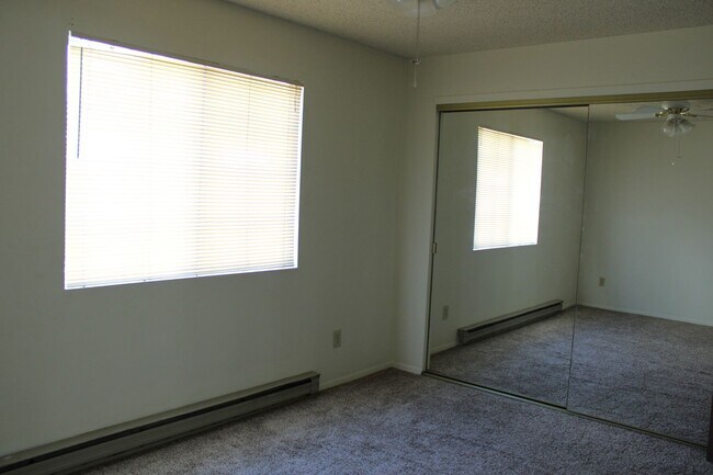 Building Photo - Lovely Condo Next to Campus- Winter Move I...