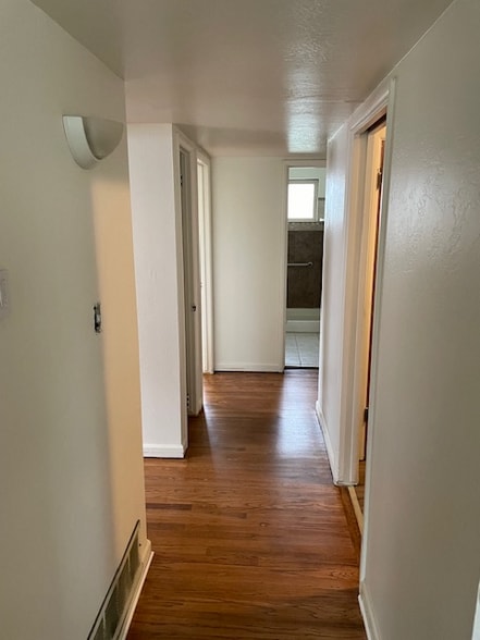 Building Photo - 4639 E Hamilton Ave