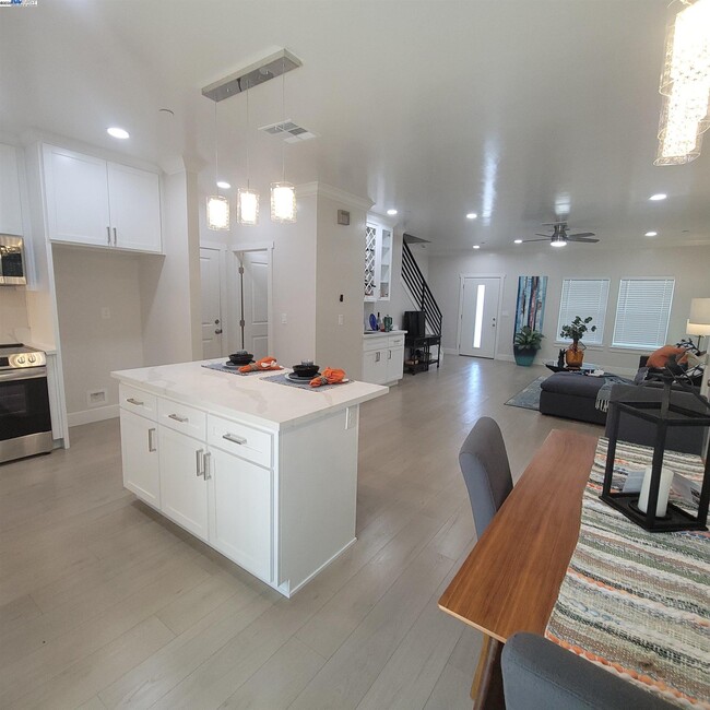 Building Photo - 2627 Beaumont St