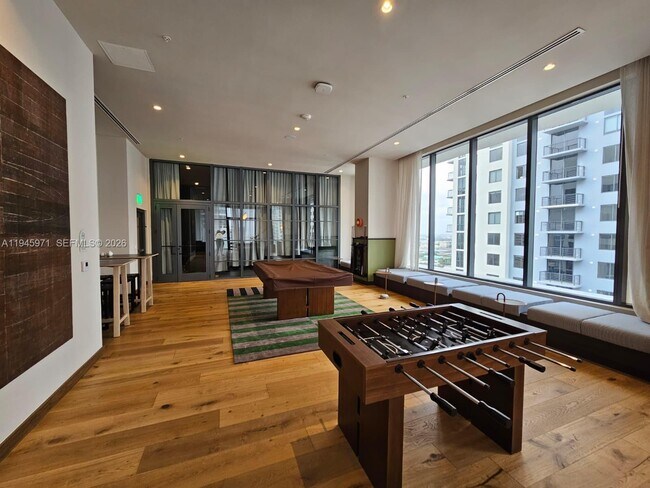 Building Photo - 11 NE 6th St